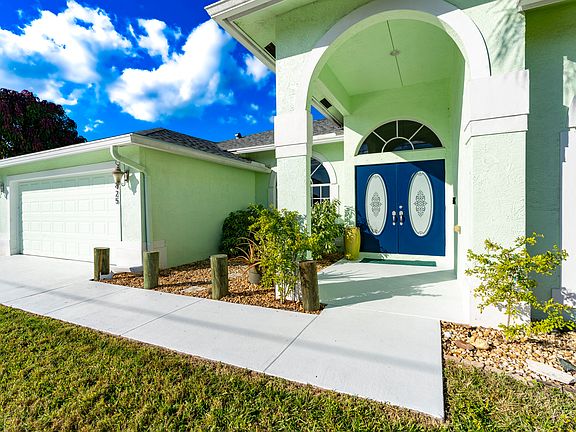 2nd image of 425 SW Dahled Avenue