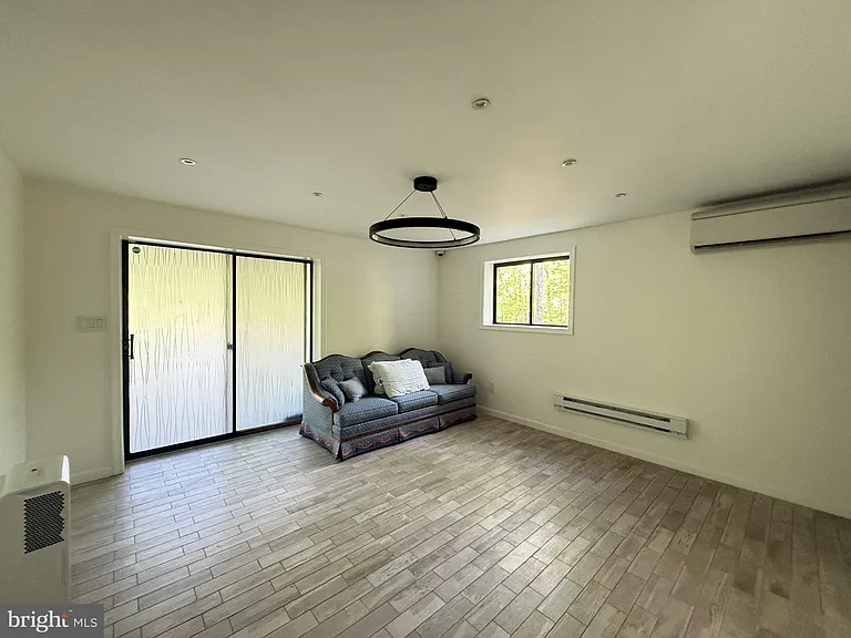 5375 Woodbridge Dr E — Photo 24