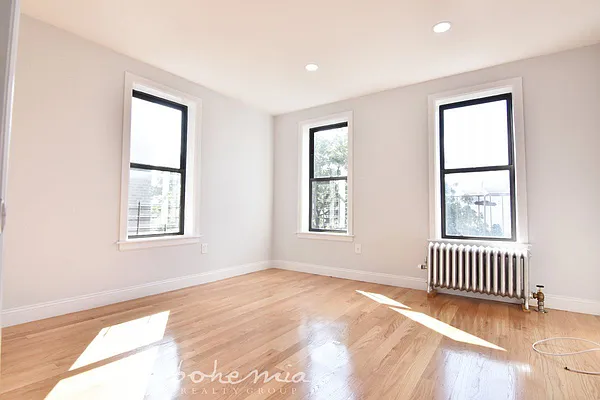 Rented by Bohemia Realty Group | media 12