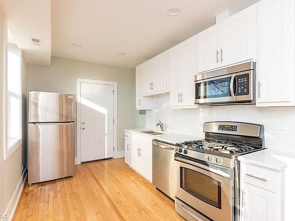 1667410050-2022_11_1_1122_W_Addison_Unit_3_11