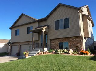 1539 Torreys Dr, Lincoln, NE 68521