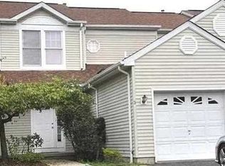3 Foxwood Sq S #3, Old Tappan, NJ 07675