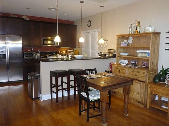 Breakfast Bar/Dining