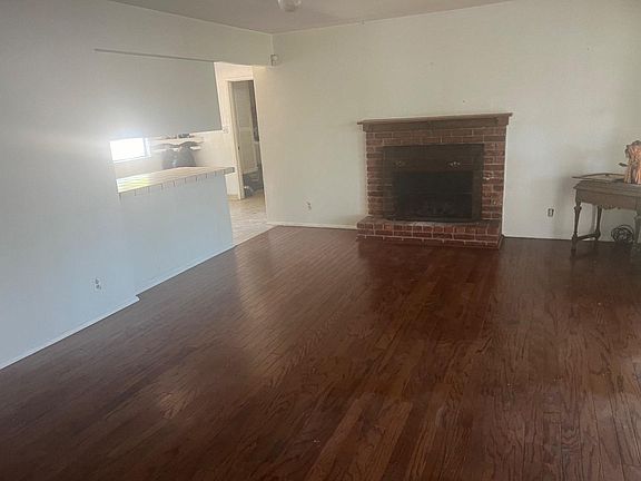 5th image of 890 Encino Dr