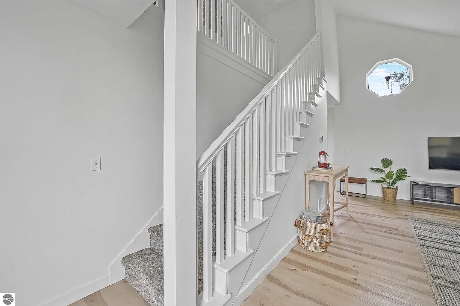 3 bed, 1388 sqft, $2,600 — Photo 2