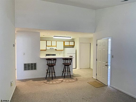 5th image of 127 Driftwood Ct #25