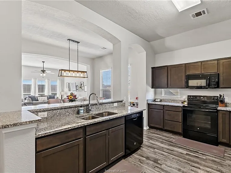 2721 Porters Way — Photo 3