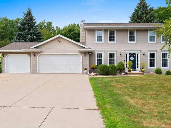 2906 Sunray Ln, Green Bay, WI 54313