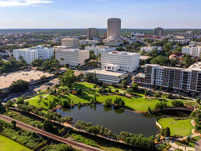 Explore the vibrant energy of downtown Tallahasseejust minutes from Oasis at 1800. Enjoy proximity to parks, restaurants, and everything the capital city has to offer.