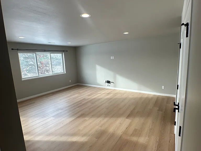 1409 Thatcher St — Photo 11