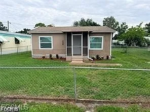 2 bed, 1.0 bath, 672 sqft, $1,400 — Photo 2