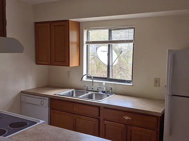 625 SW 67th Ter #D-unit D — Photo 3
