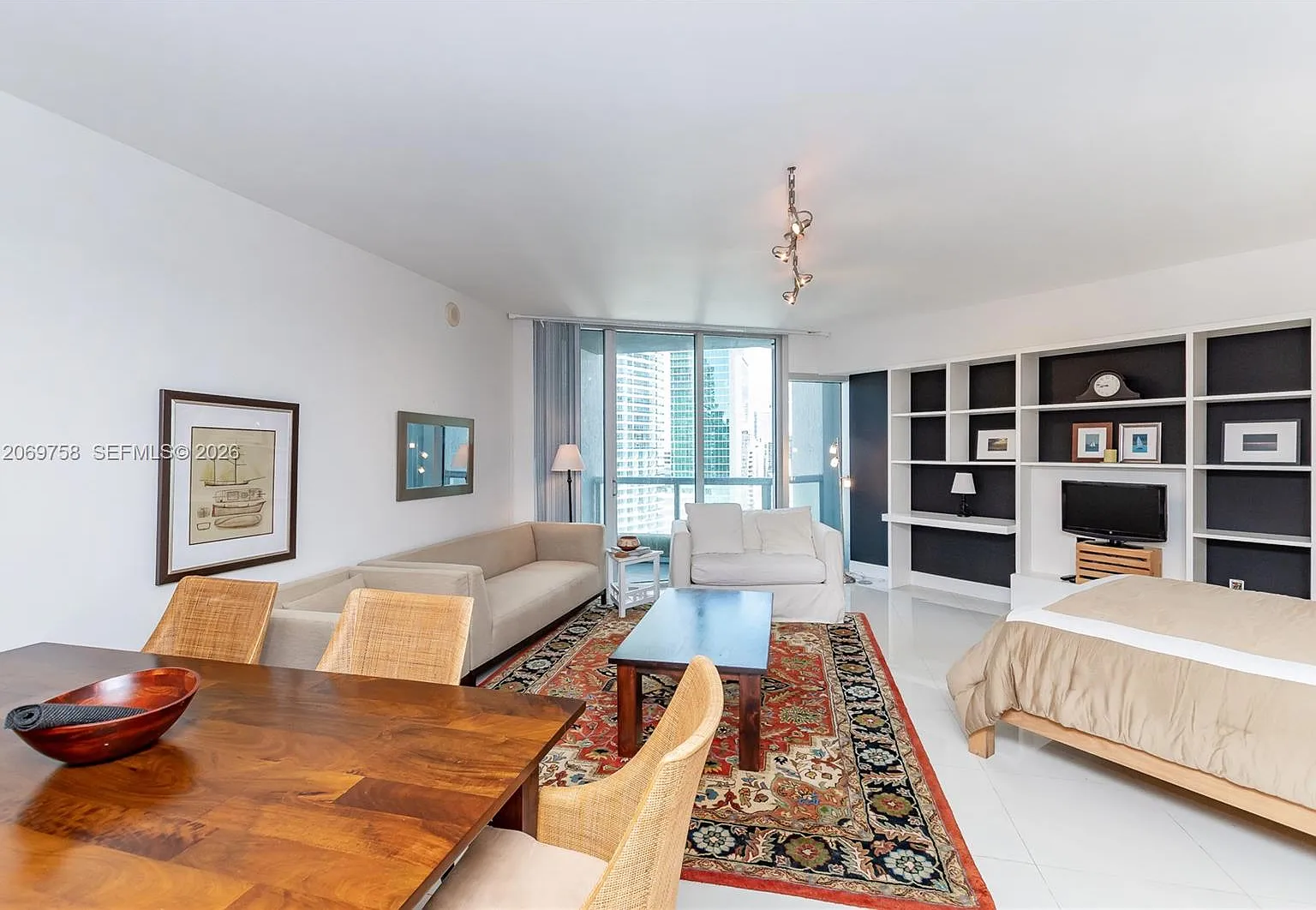 Iconbrickell Condo No 1 — Photo 3