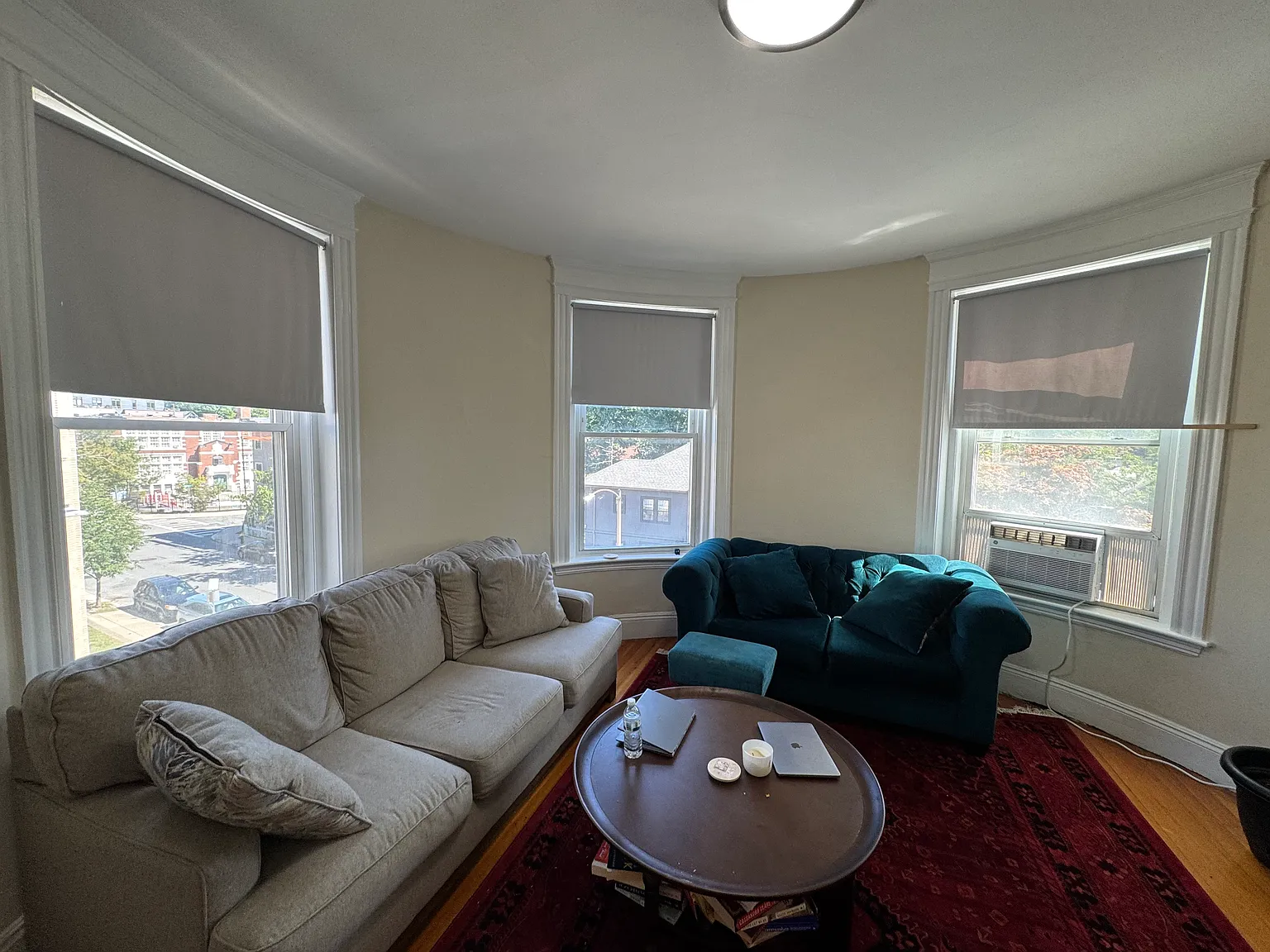 2 bed, 9999 sqft, $2,725 — Photo 2