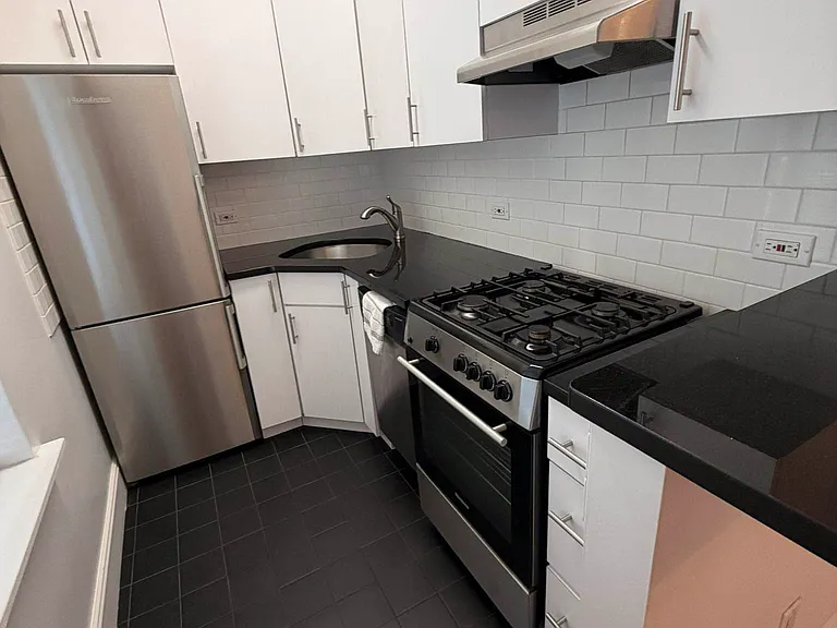 654 Amsterdam Ave #2B — Photo 4