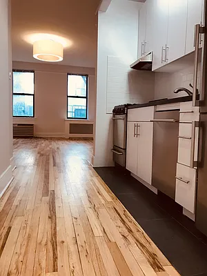 Rented by Metropolis Real Estate of Manhattan | media 22