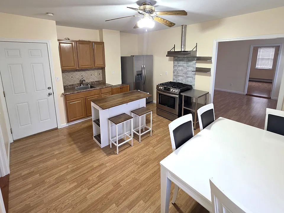 133 Broad St #2W