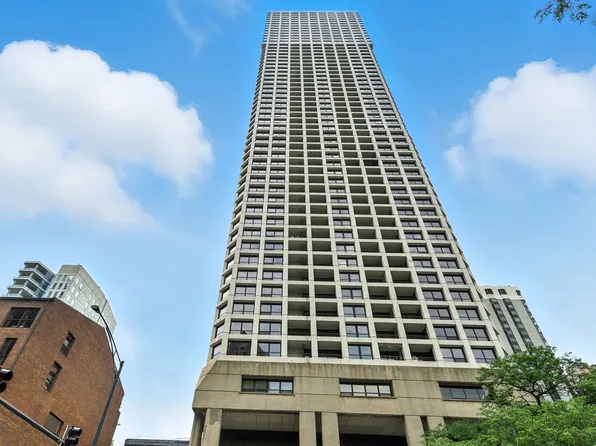 1030 N State St APT 11M, Chicago, IL 60610