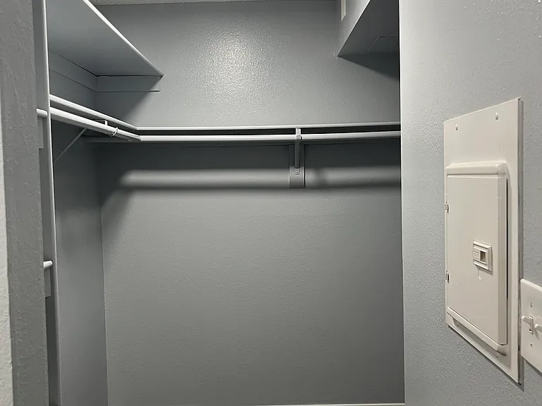 Studio- 512SF- Wal-In Closet
