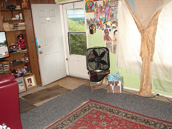 3rd image of 1425 E Dubail Ave
