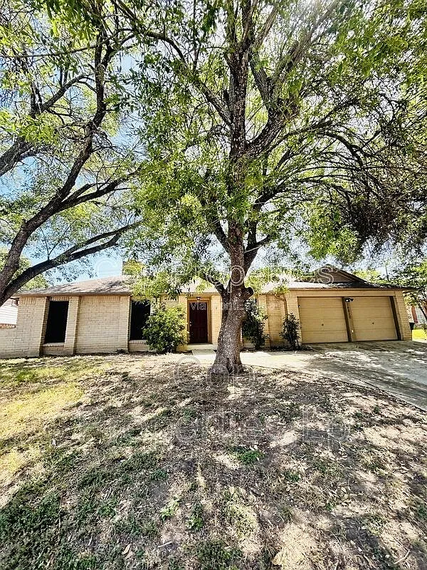 3 bed, 2.0 bath, $1,595 — Photo 1