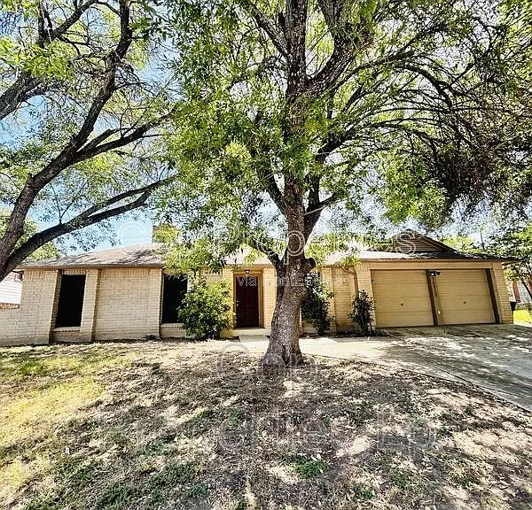 14810 Ridge Hill Dr — Photo 1