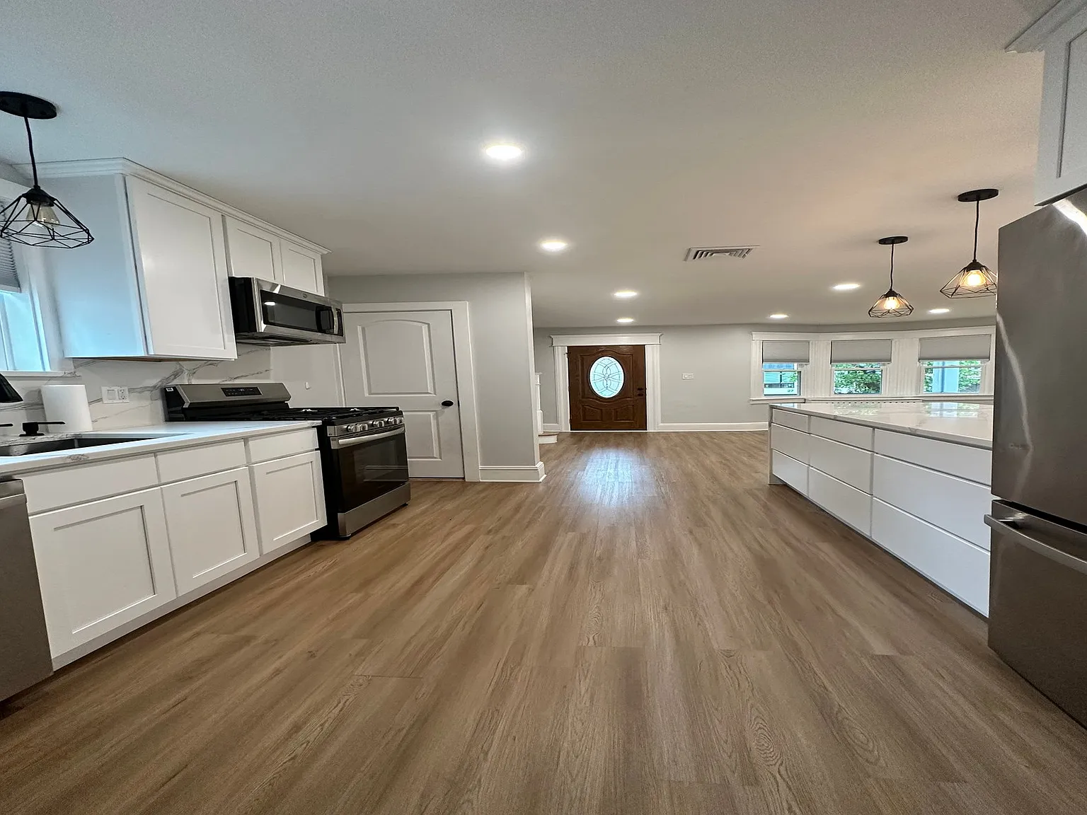 3 bed, 1.5 bath, $4,000 — Photo 1