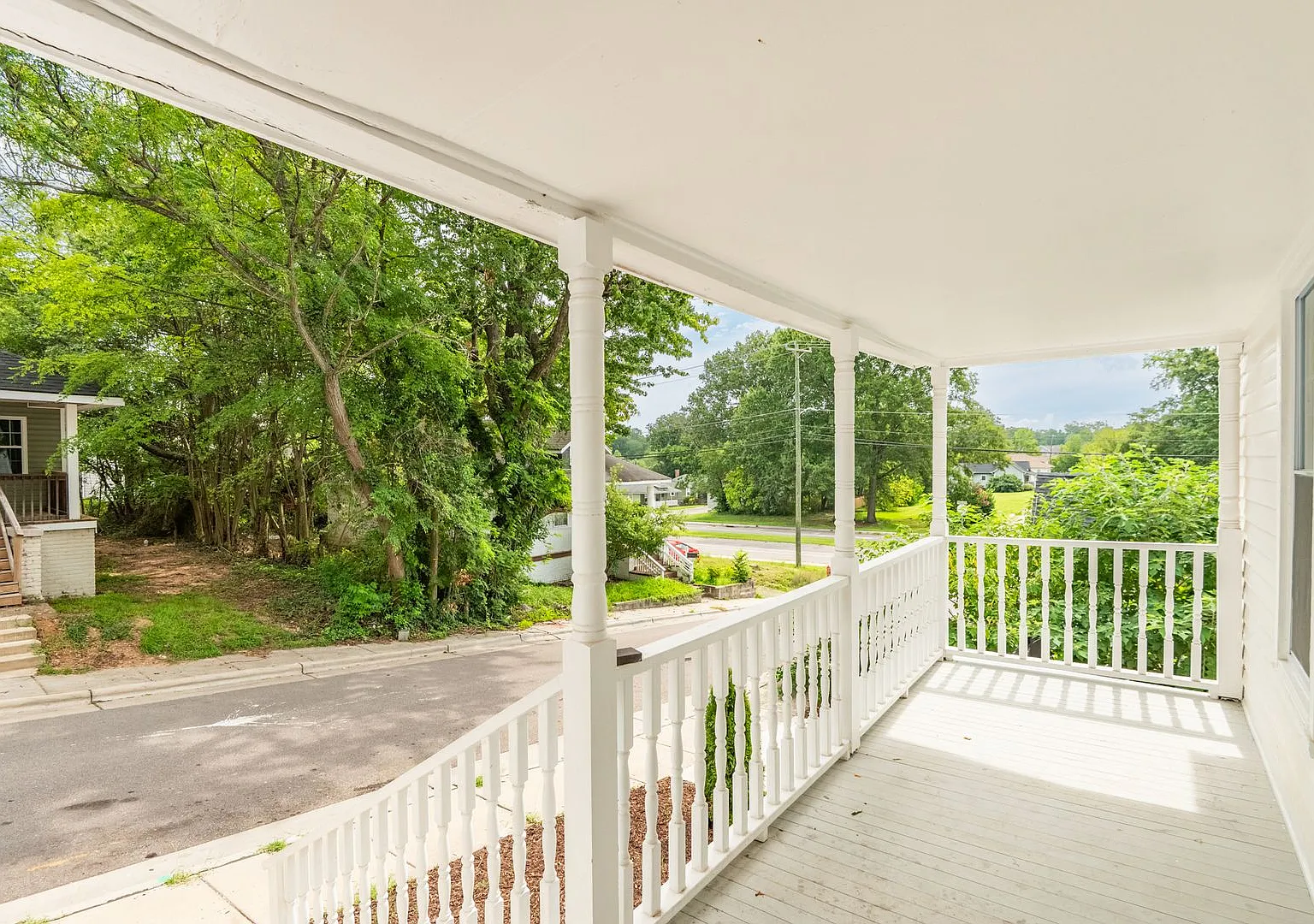 Charming 2-bedroom, 1-bathroom home near downtown Durham — Photo 4