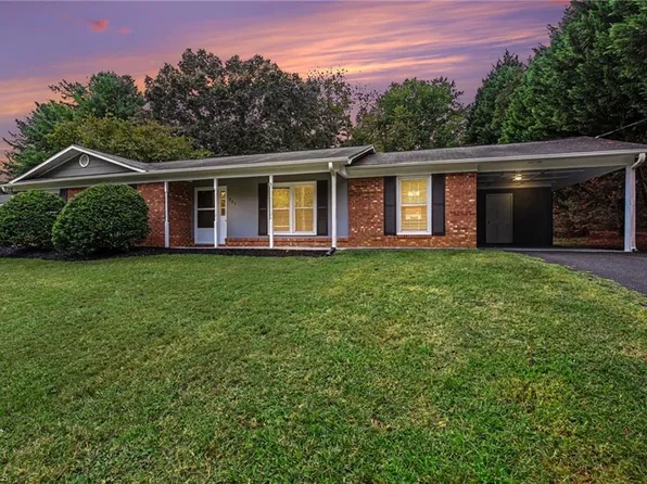 809 Merriweather Dr, King, NC 27021