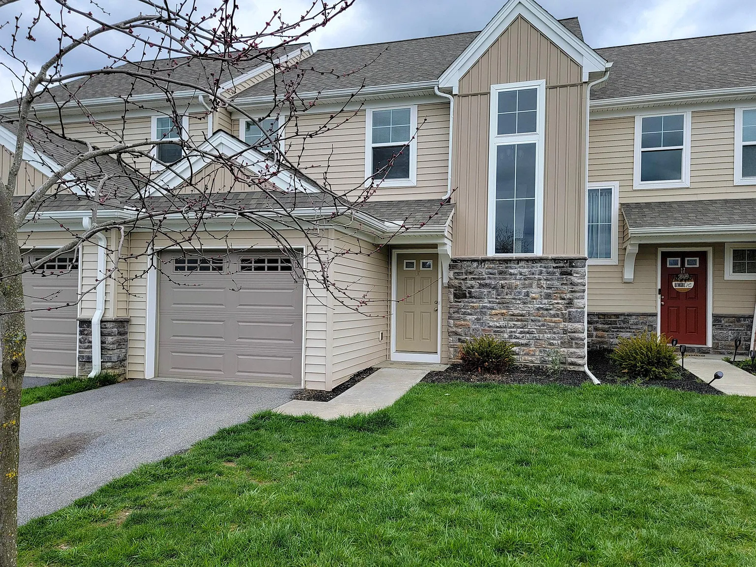 2 bed, 2.5 bath, 1400 sqft, $1,950 — Photo 1