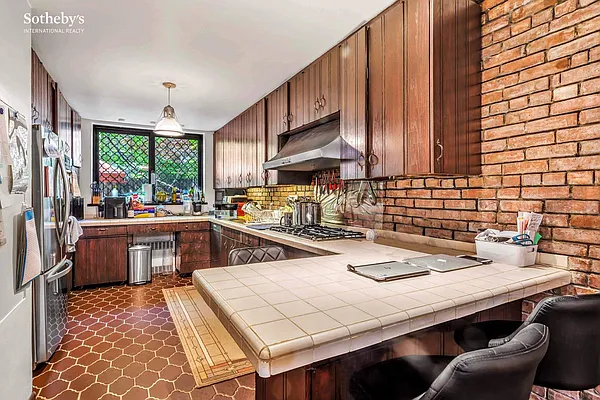 Sold by Sotheby's International Realty | media 4
