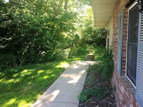 2nd image of 807 E Sherwood Hills Dr