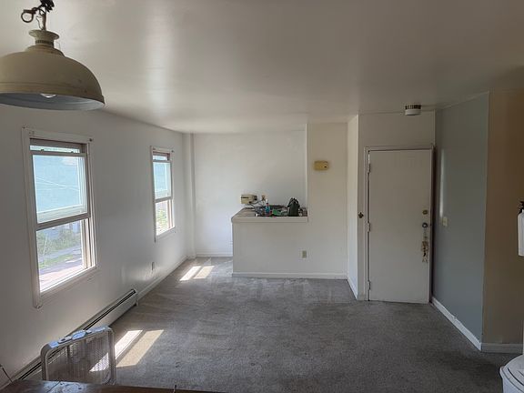 3rd image of 62 King St