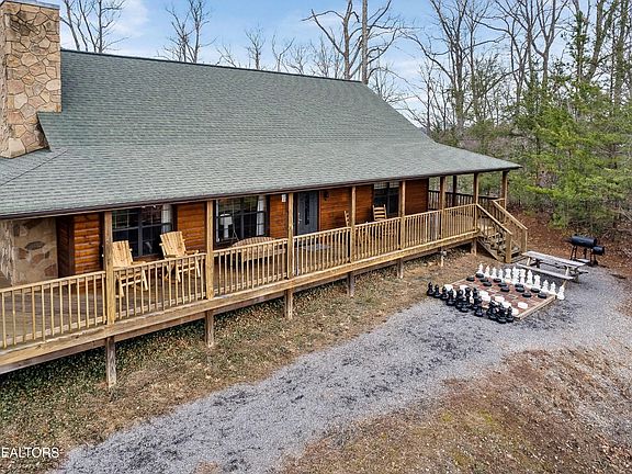 3rd image of 1104 Oak Ct