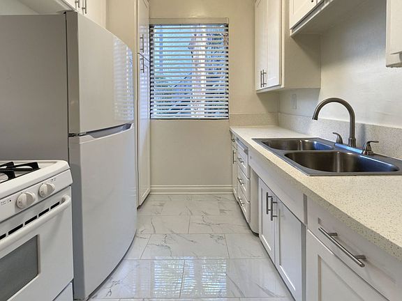 5th image of 1333 N Stanley Ave APT 4