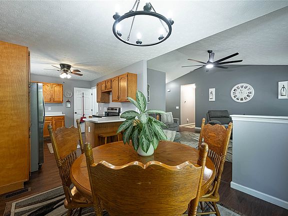 5th image of 21 Clearbrook Dr