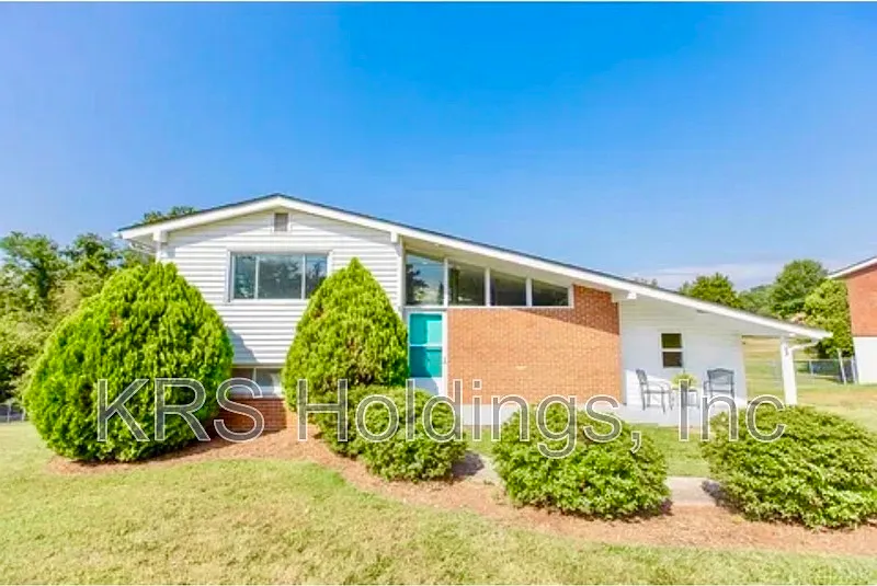 103 Middleboro Pl