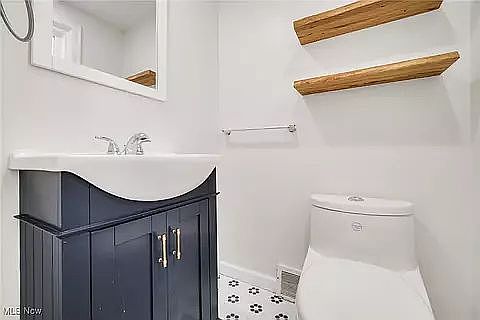 4th image of 22875 Fairmount Blvd