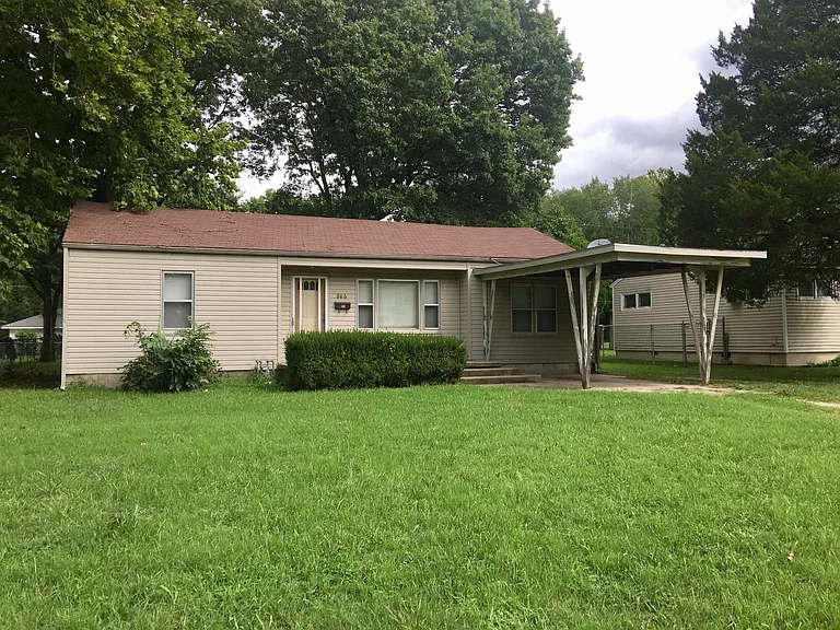 806 W Kansas St — Photo 1