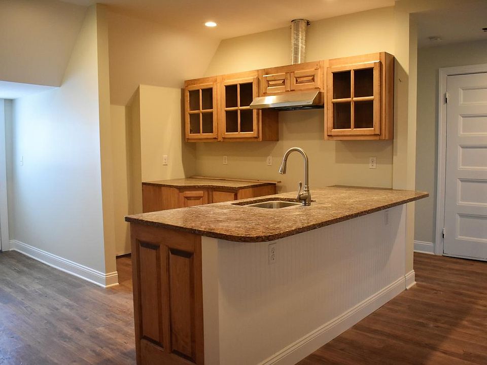 Kitchen with granite peninsula