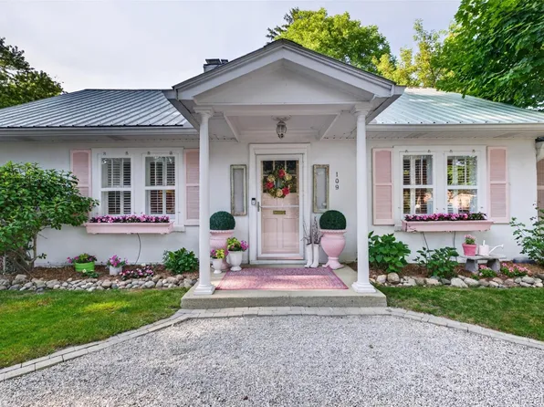 109 Wompole Dr, Clarkston, MI 48346