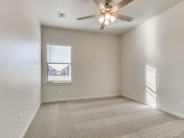 16025 Zamora Ln — Photo 3