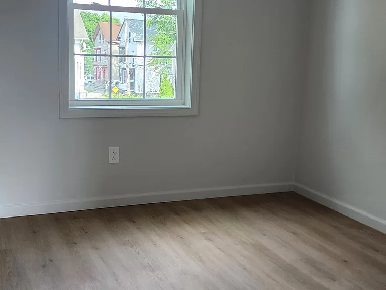 53 Henrietta St #2 — Photo 15