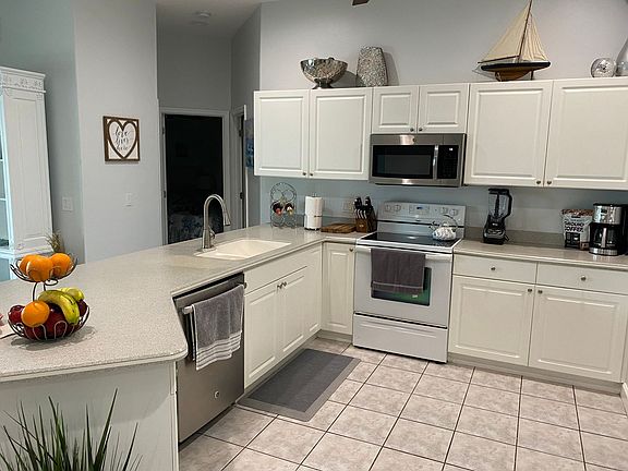 4th image of 781 Sunset Lakes Dr