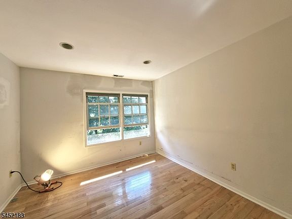 5th image of 8 Beacon Hill Commons #8