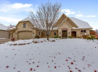 10447 Stony Creek Dr, Woodbury, MN 55129
