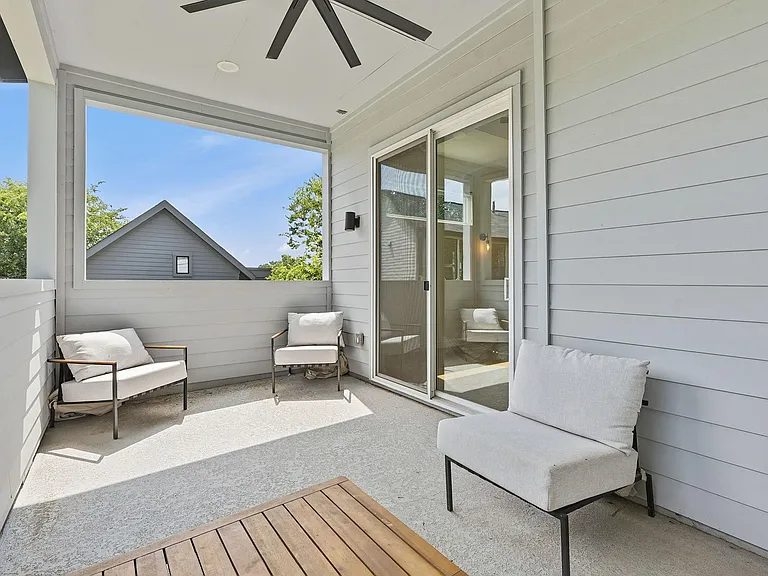 1707 Deloney St #2 — Photo 5