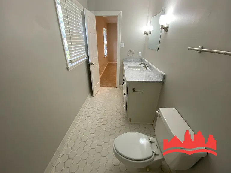 8510 Farmington Cv — Photo 12