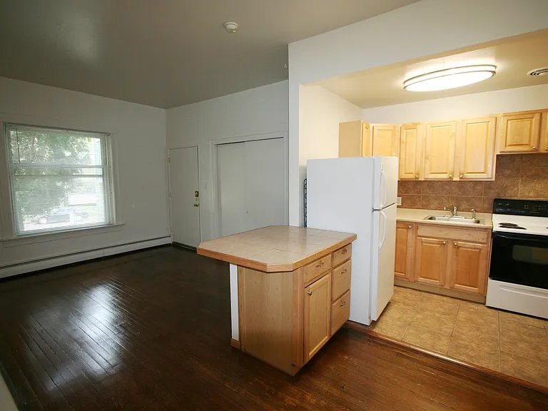 1144 N York St #104 — Photo 3
