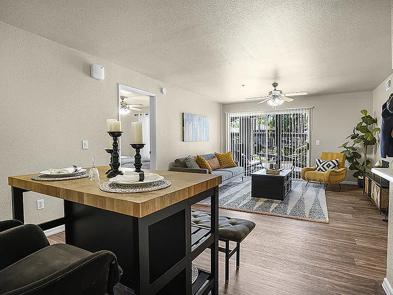 Rio Santa Fe Apartments — Photo 4